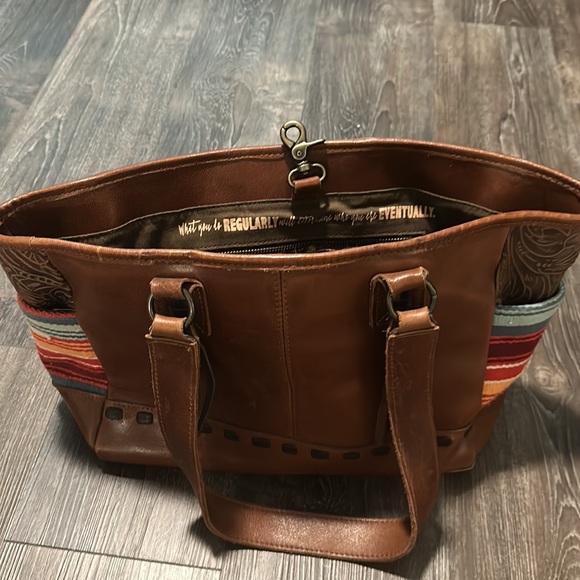 STS purse and wallet has concealed carry pocket only used a few times - Picture 5 of 6